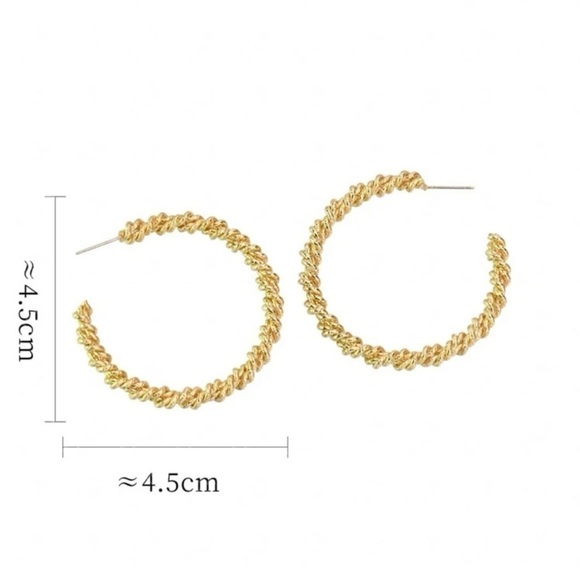 ✨ 18k gold tone hoop earrings ✨​ - Picture 3 of 5